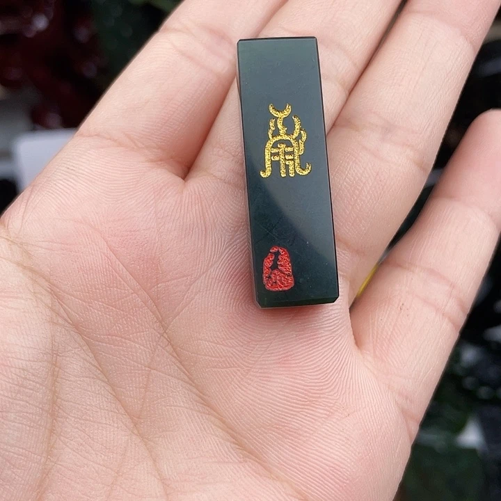 未镶嵌蛇纹石玉颈饰泰山玉方章