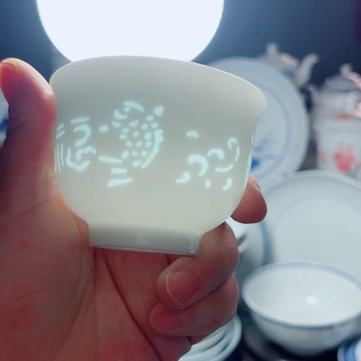青花玲珑小杯双鱼福字雕刻新款
