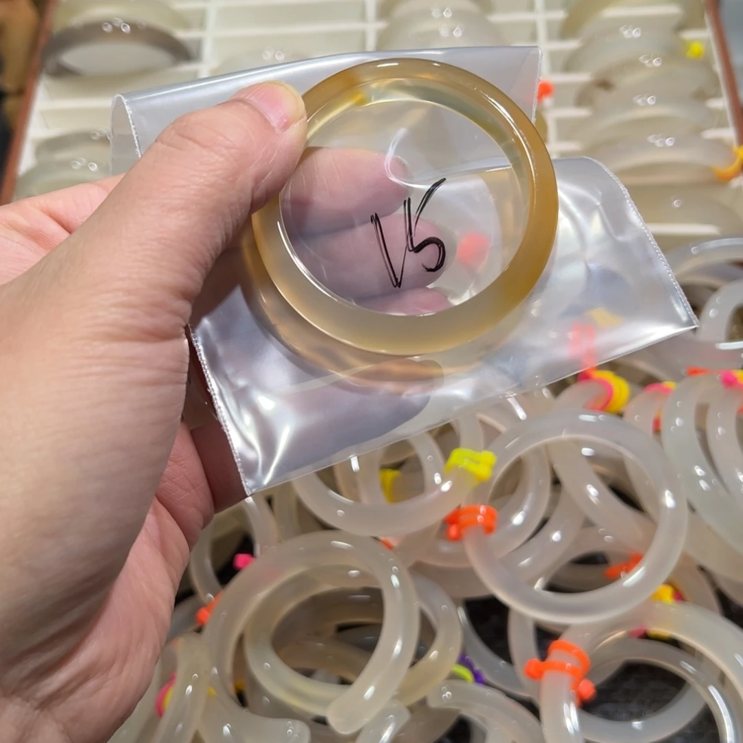 是****玛瑙/玉髓未镶嵌手镯