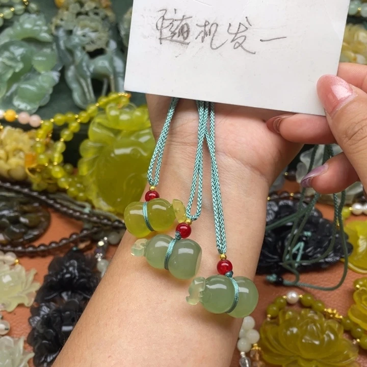 蛇纹石玉合金颈饰