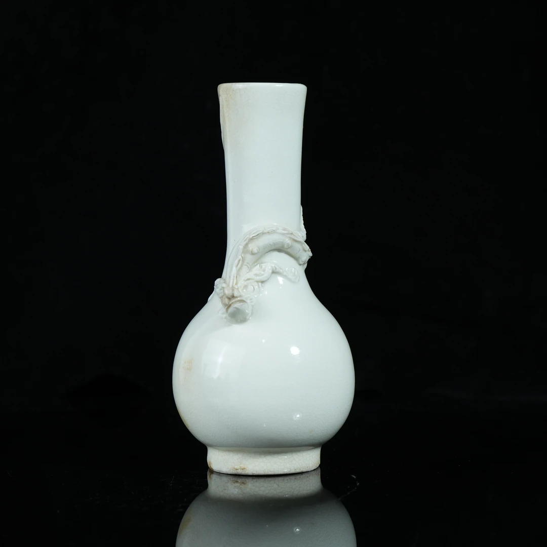 lot14929 5096 清早期 浆胎仿定白釉盘螭龙长颈瓶 H:16