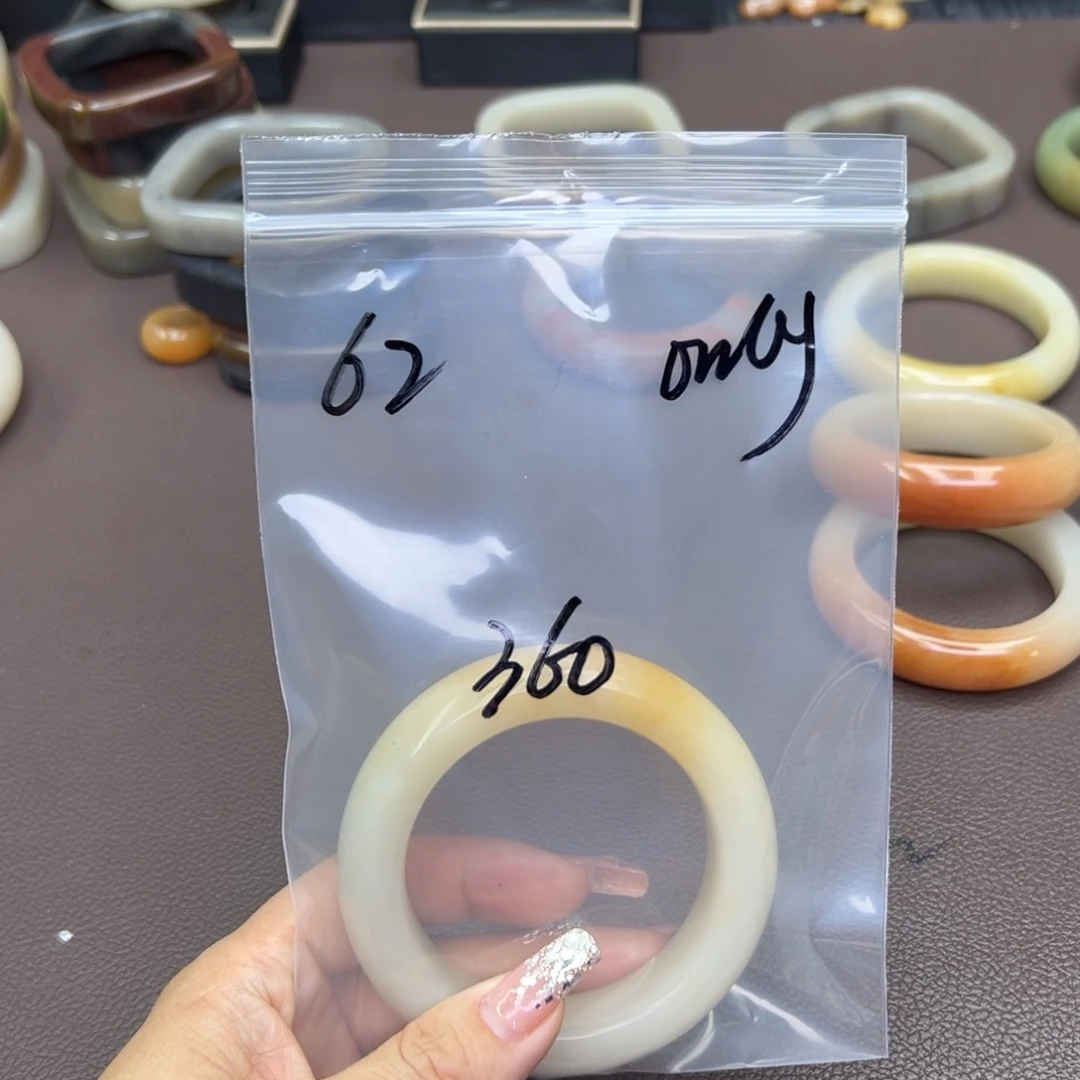 石英质玉手镯未镶嵌o***.