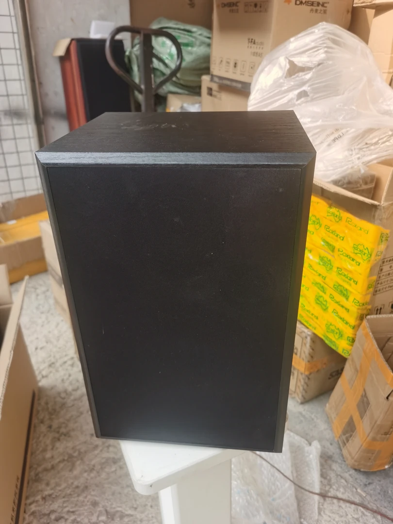 准新品  8寸书架音箱一对，退件