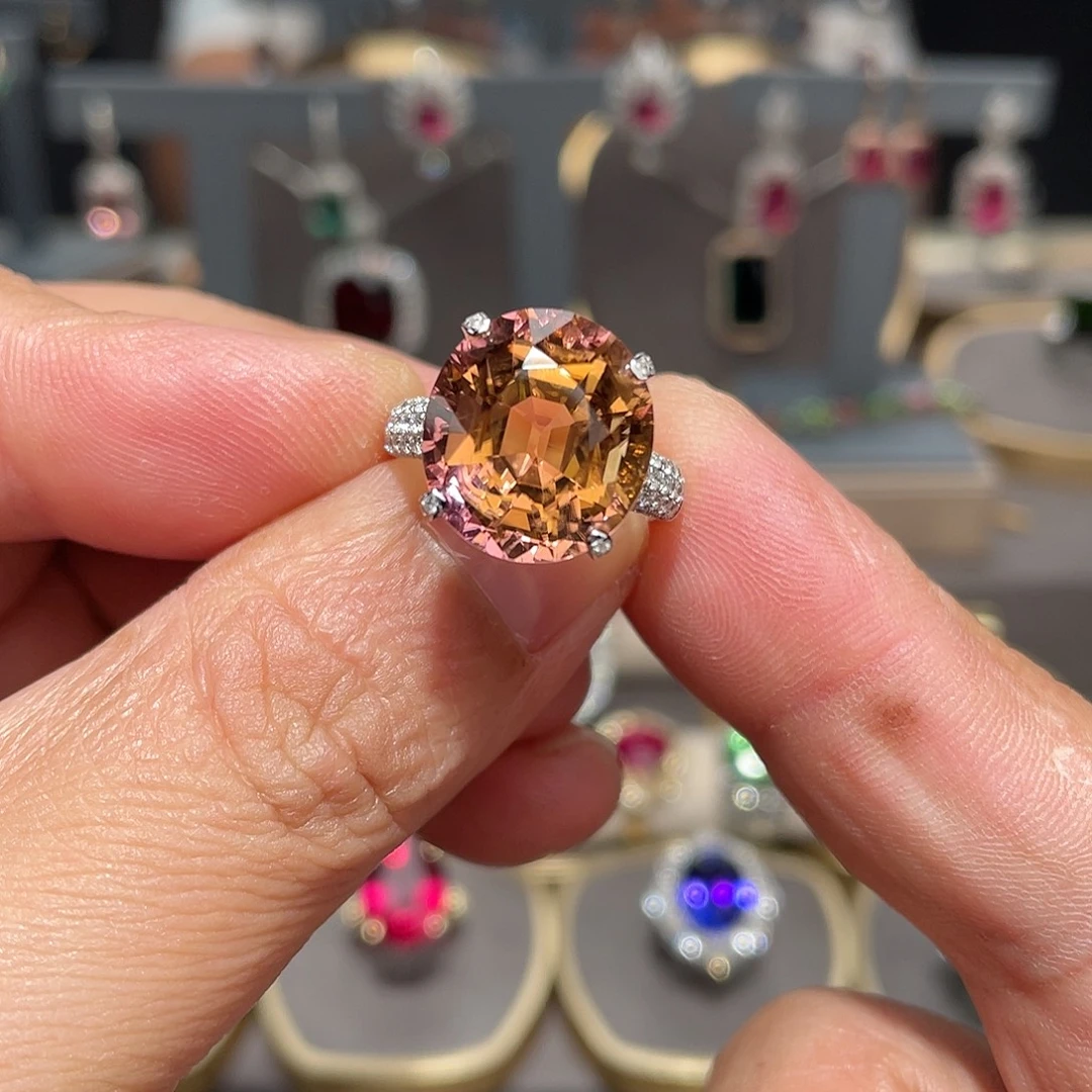 戒指18K金镶嵌碧玺11.41ct