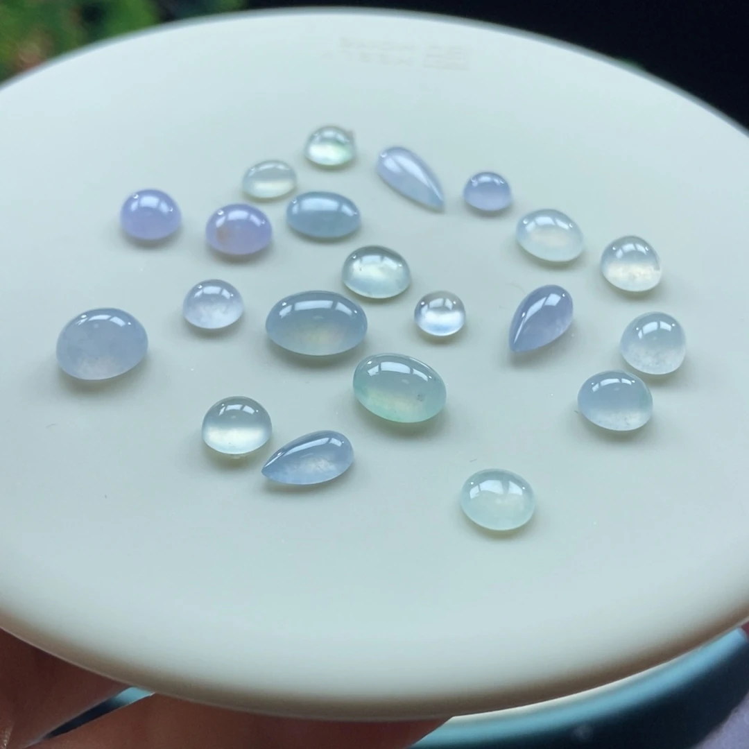 翡翠颈饰未镶嵌翡翠冰底蛋面，随机发一颗