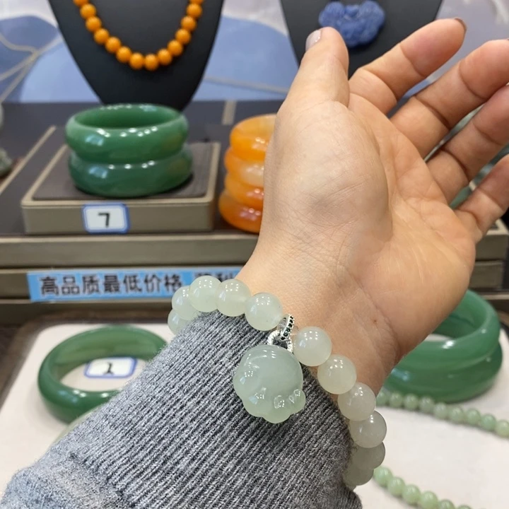 石英岩玉未镶嵌颈饰