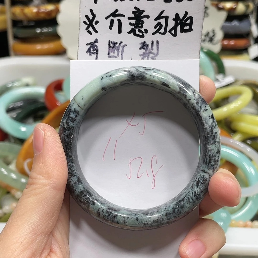 蛇纹石玉手镯未镶嵌