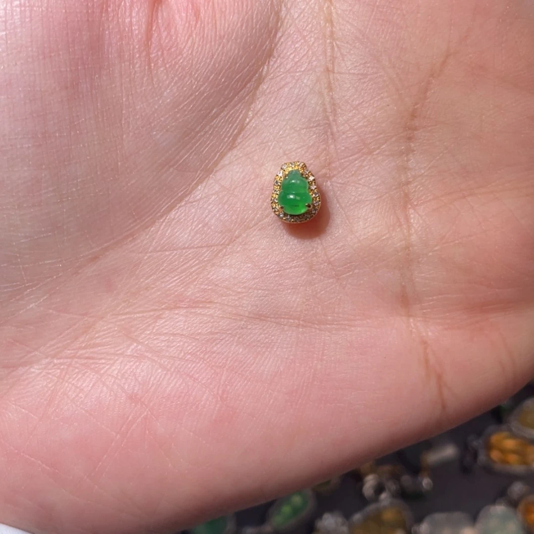 【闪购商品】颈饰18K金镶嵌翡翠