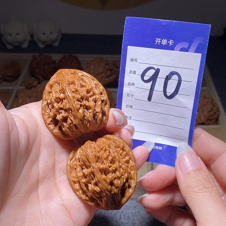 文玩核桃把件虎头王39左右