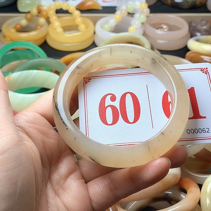 石英质玉（黄龙玉）未镶嵌手镯