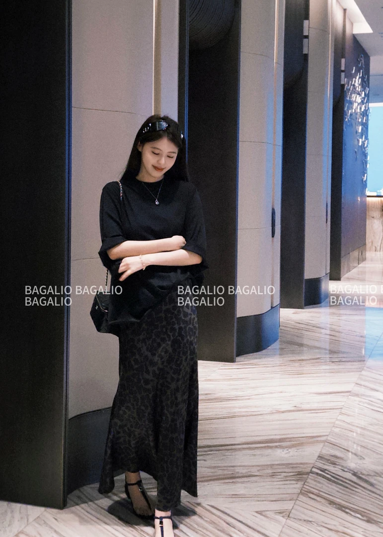 【BAGALIO】简约纯色后开五分袖T恤衫2889