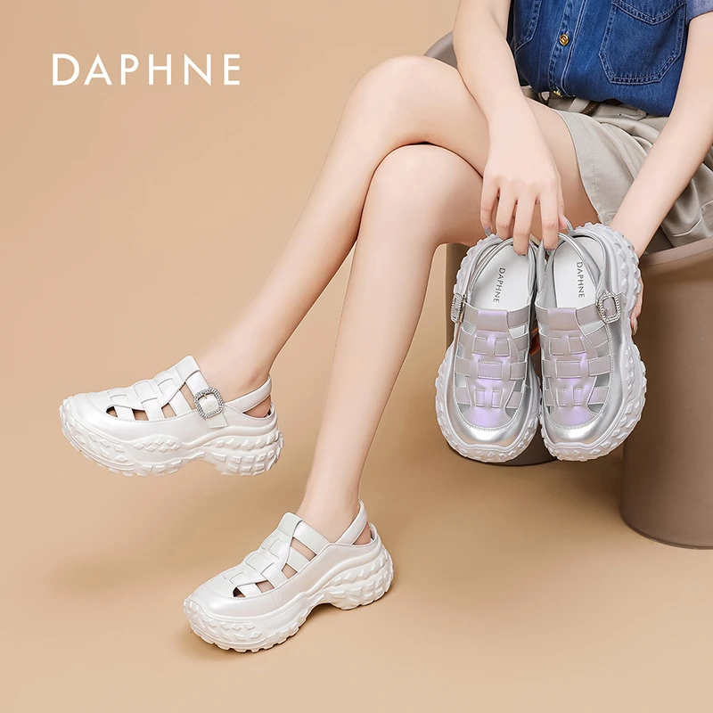 达芙妮女士时尚休闲百搭夏季镂空透气外穿户外厚底圆头时装凉鞋