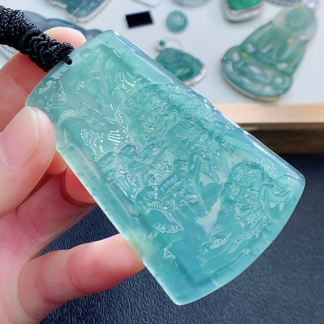 翡翠挂件未镶嵌翡翠