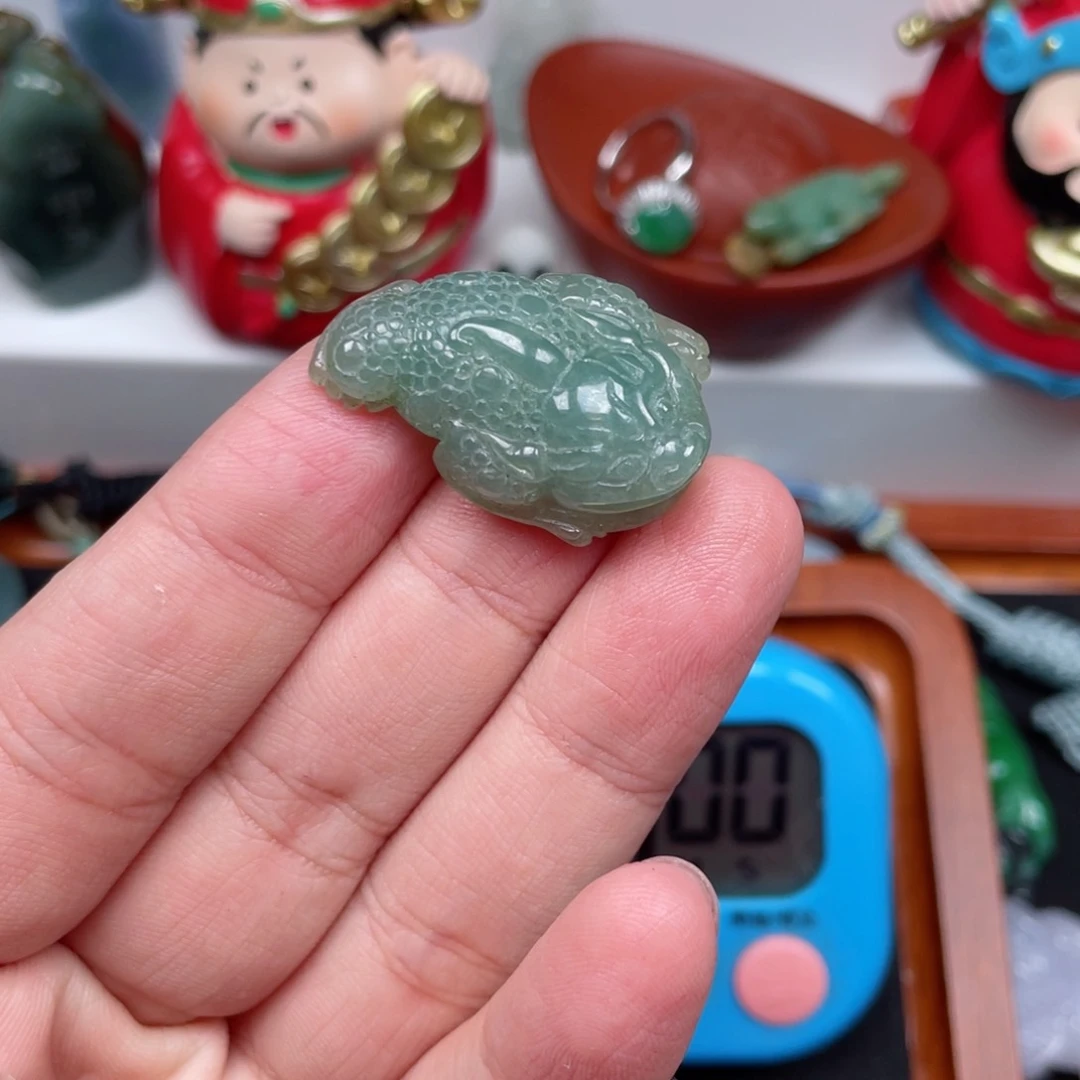 翡翠颈饰未镶嵌火****莲金蟾