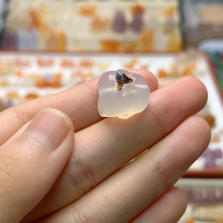 玛瑙/玉髓未镶嵌玛瑙草花趴趴兔