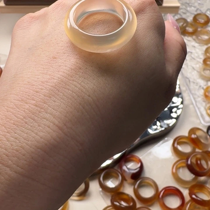 祎***麻玛瑙/玉髓未镶嵌戒指