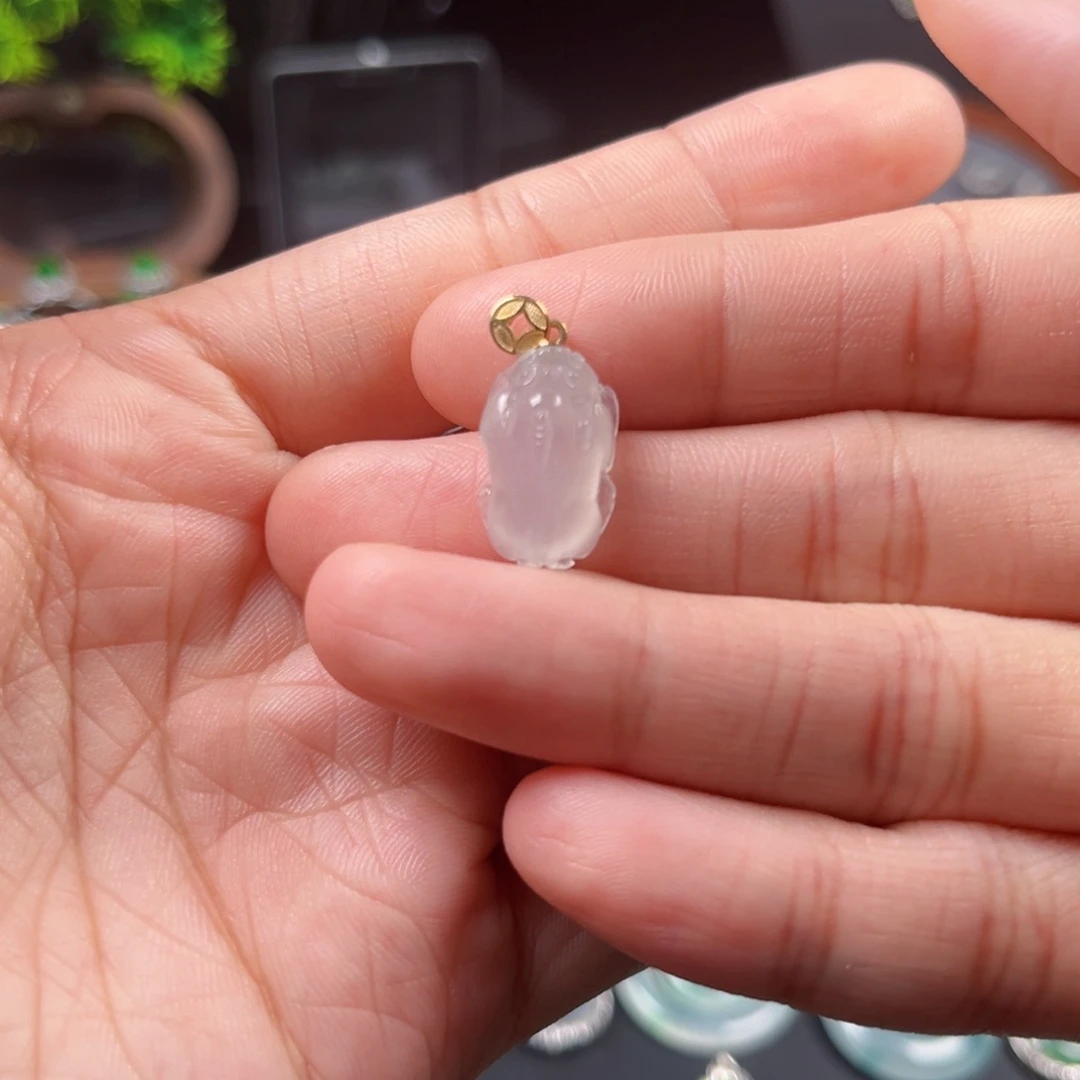 翡翠18K金镶嵌颈饰貔貅