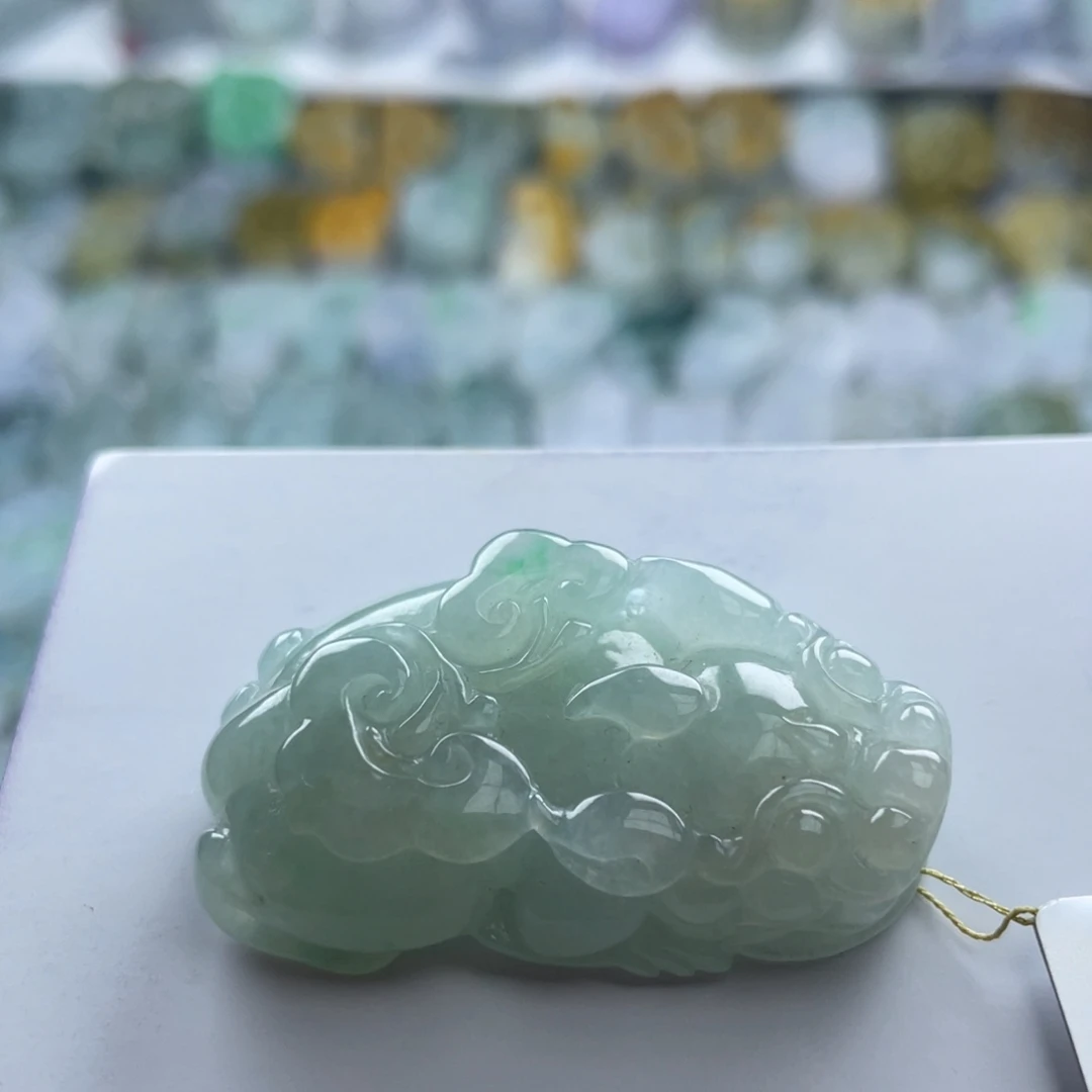 翡翠未镶嵌颈饰貔貅