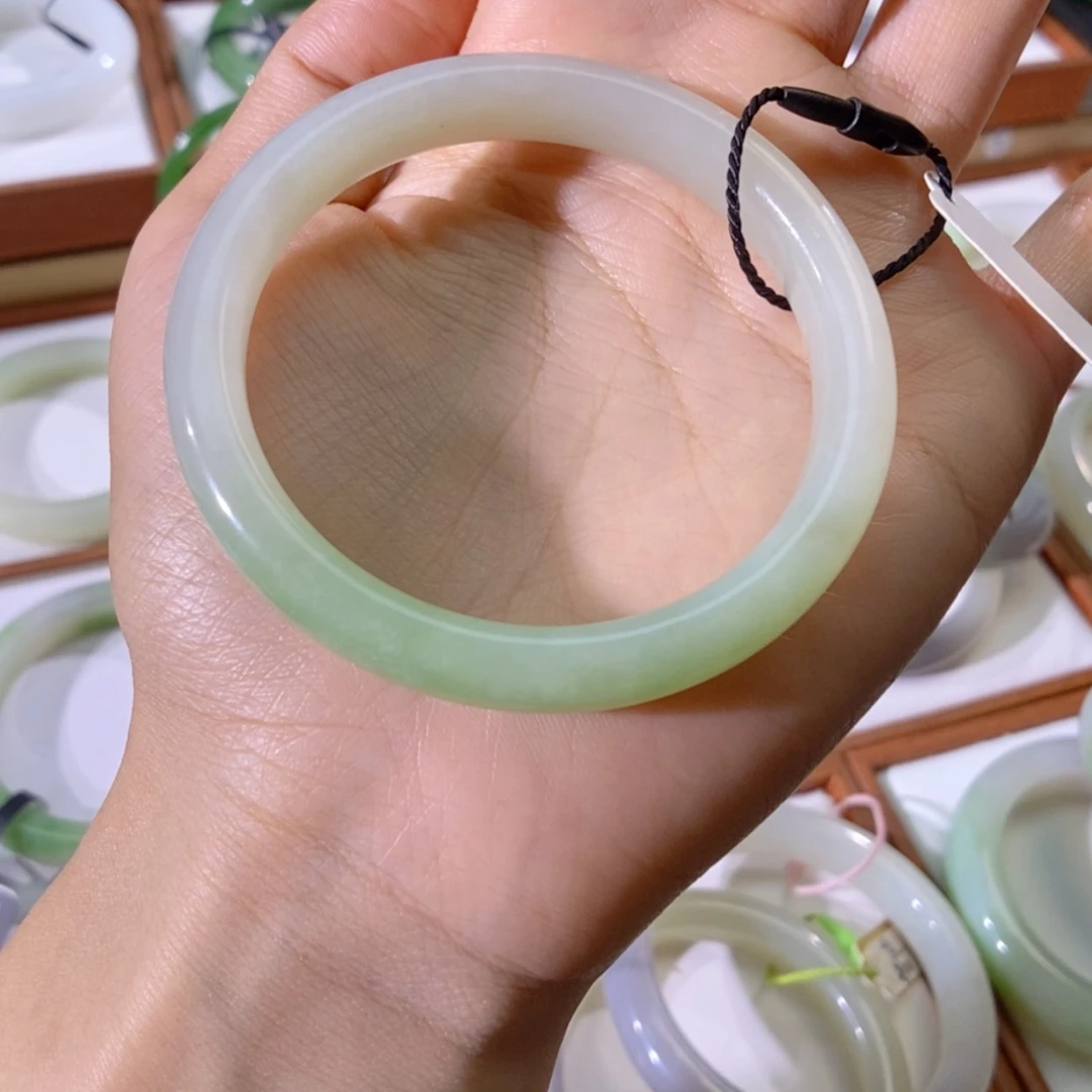 【闪购商品】未镶嵌手镯和田玉