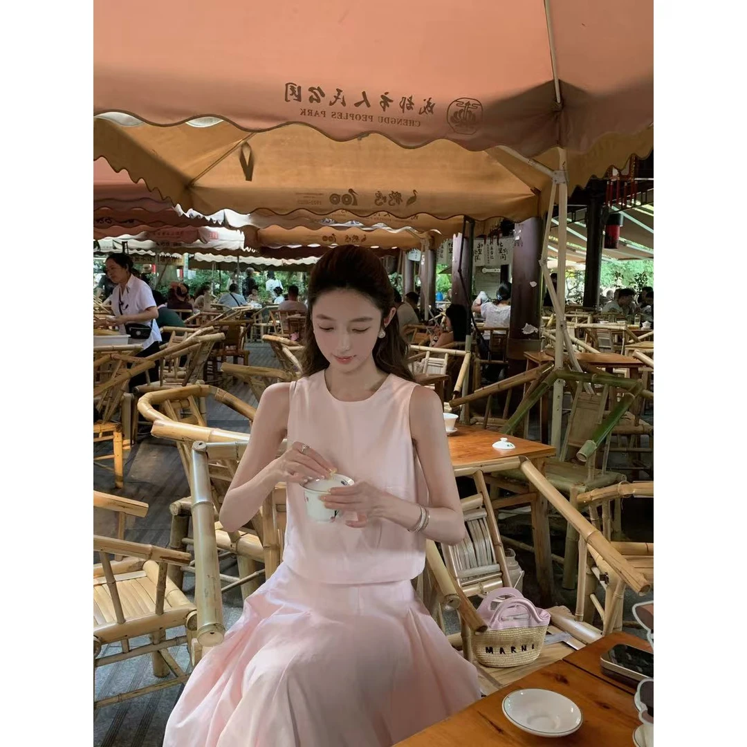 【盒子专享】蝴蝶来信  纯色圆领百搭无袖背心上衣