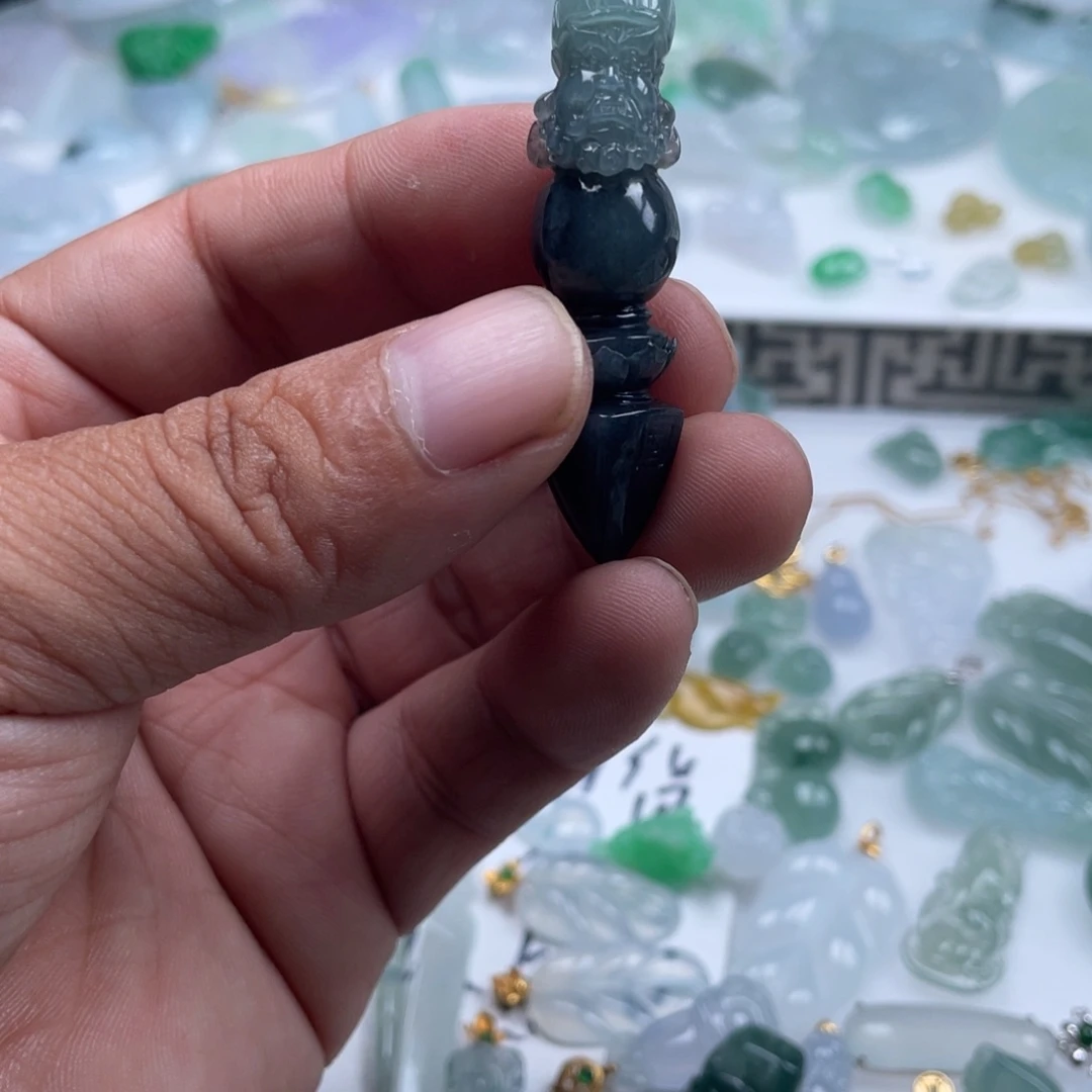 翡翠未镶嵌颈饰翡翠冰乌鸡降魔杵