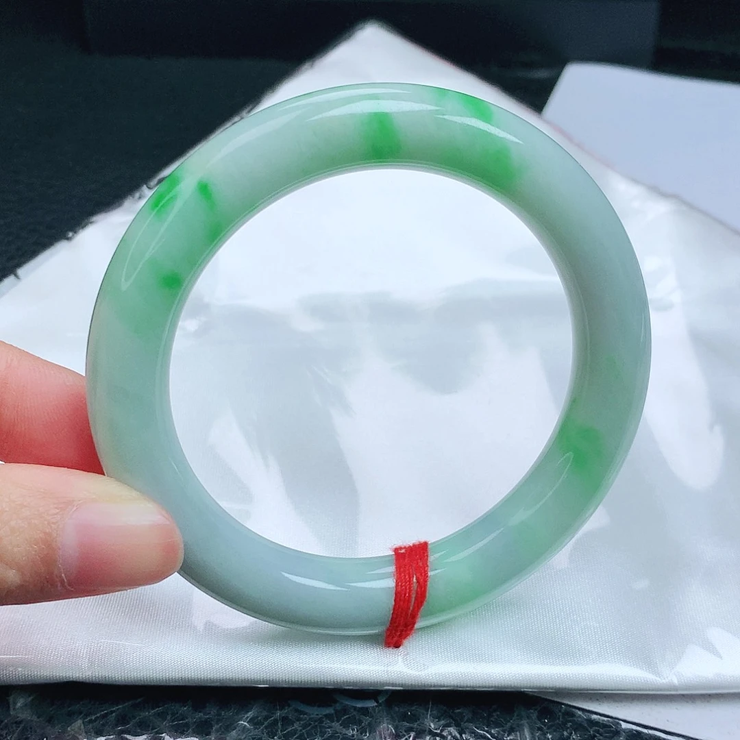 翡翠手镯（圆镯）未镶嵌5657