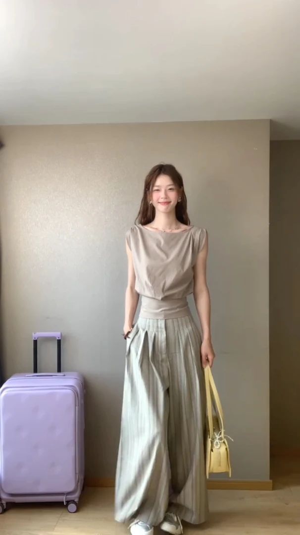 老钱风设计感气质无袖上衣夏季新款系带收腰浅卡其阔腿裤两件套