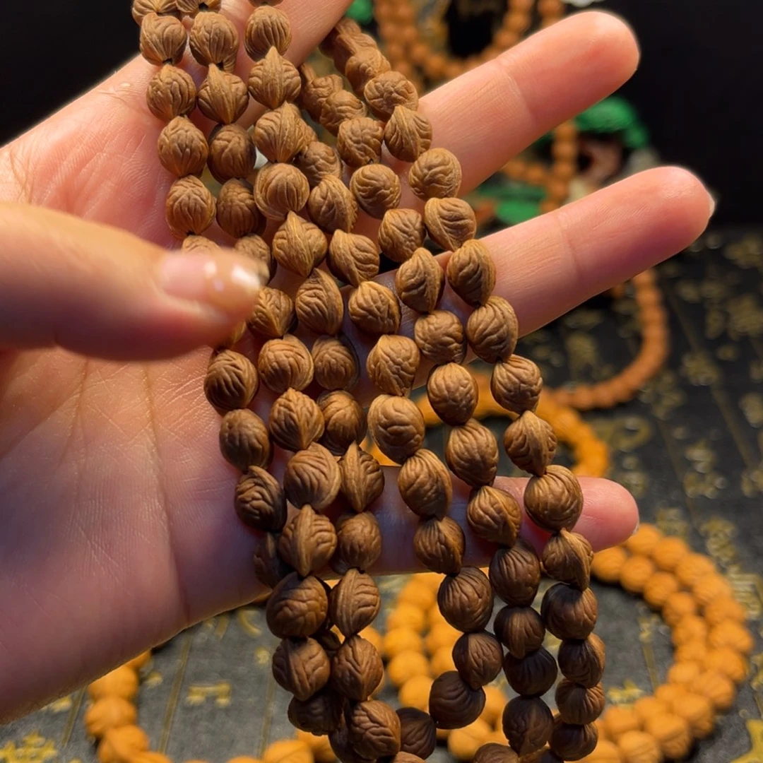 聖***吊坠桃核玉龙脊脖挂