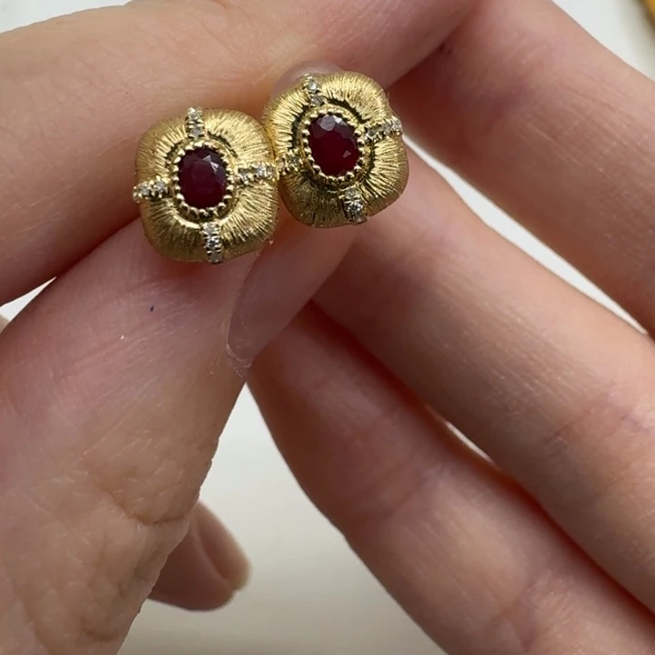 未镶嵌耳饰红宝石