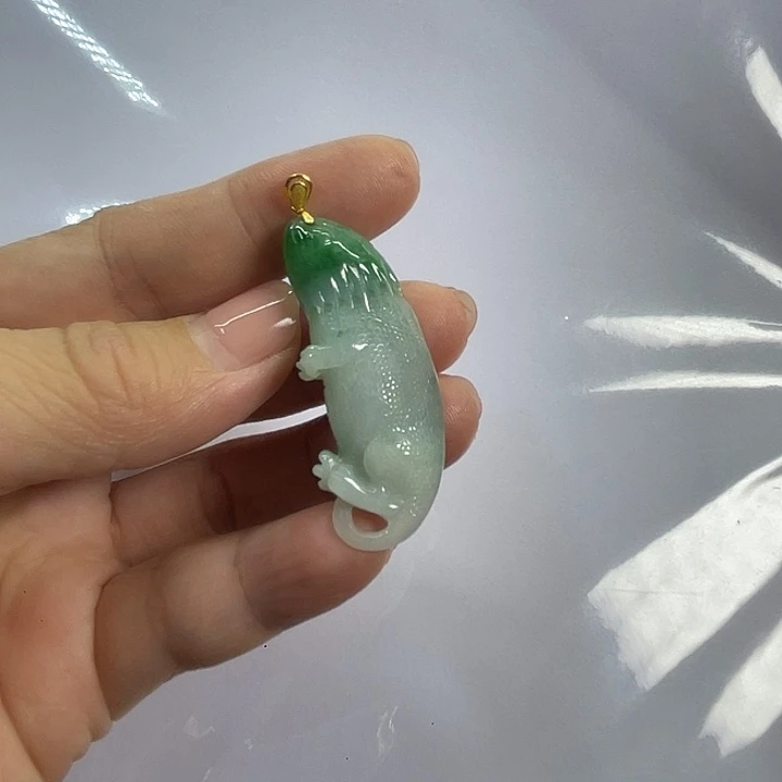 翡翠未镶嵌颈饰蜥蜴吊坠