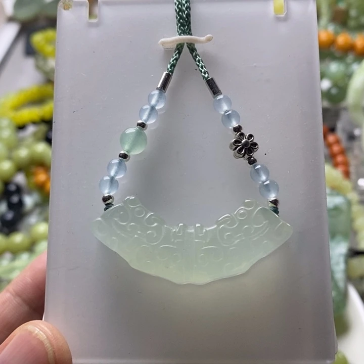 蛇纹石玉未镶嵌颈饰