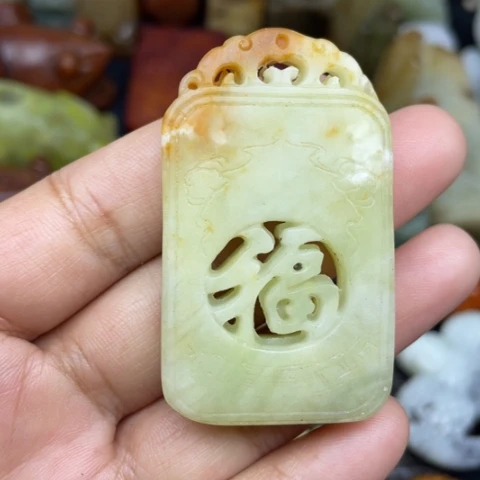 蛇纹石玉未镶嵌颈饰8