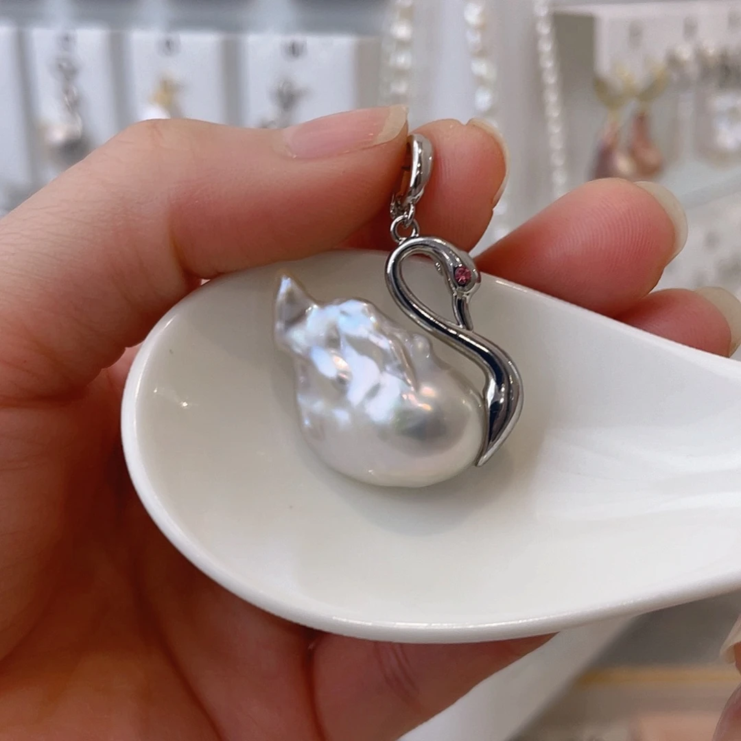 淡水珍珠颈饰银S925镀金镶嵌羽**子