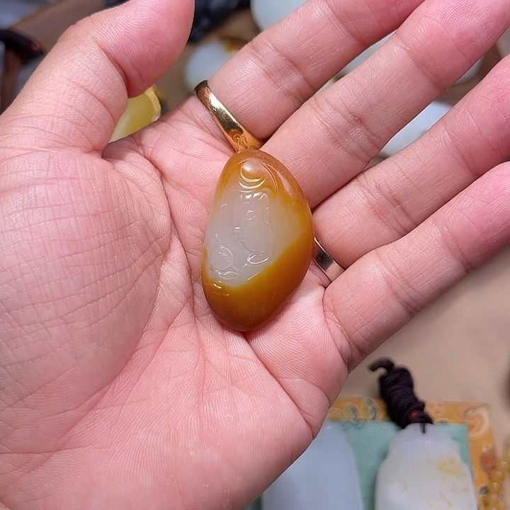 大***工和田玉未镶嵌颈饰