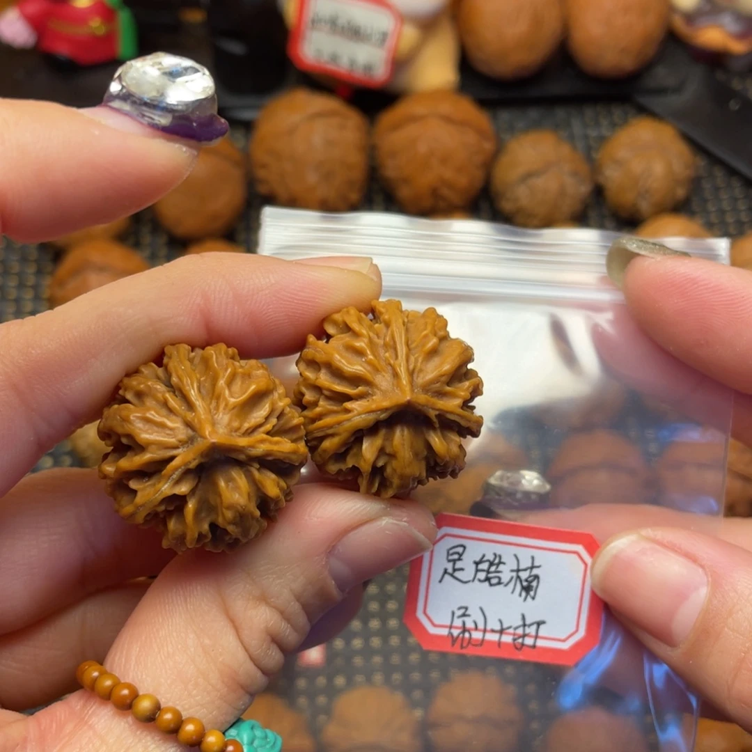 是***南吊坠文玩核桃26尺小三角