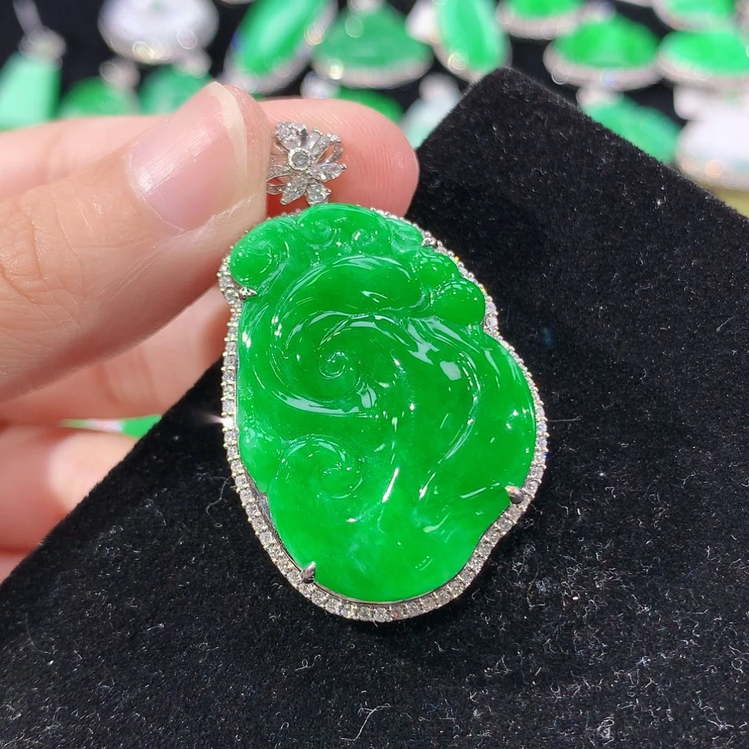 翡翠18K金镶嵌颈饰