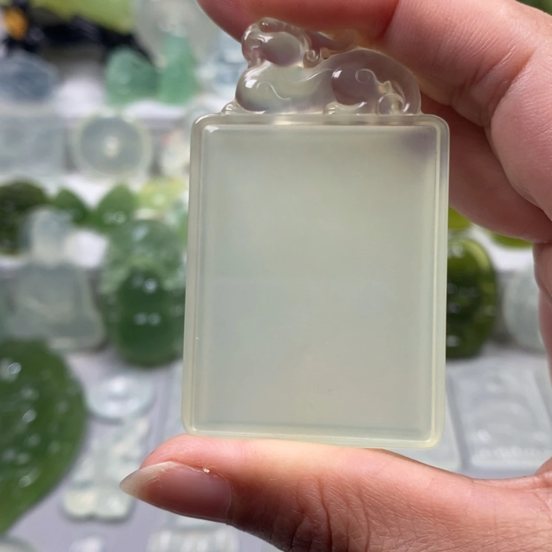 金***4蛇纹石玉未镶嵌颈饰