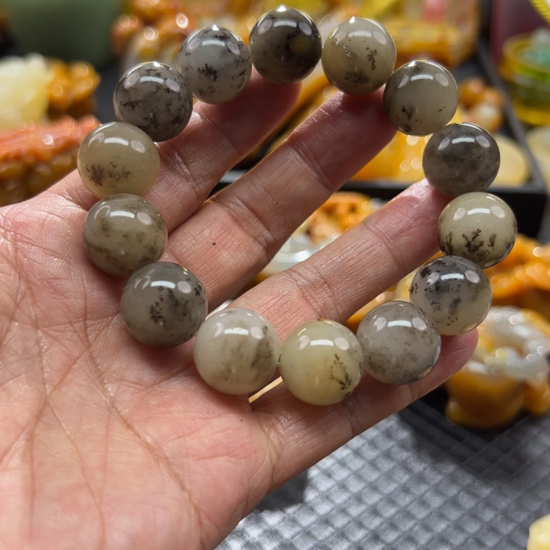 颈饰未镶嵌石英质玉