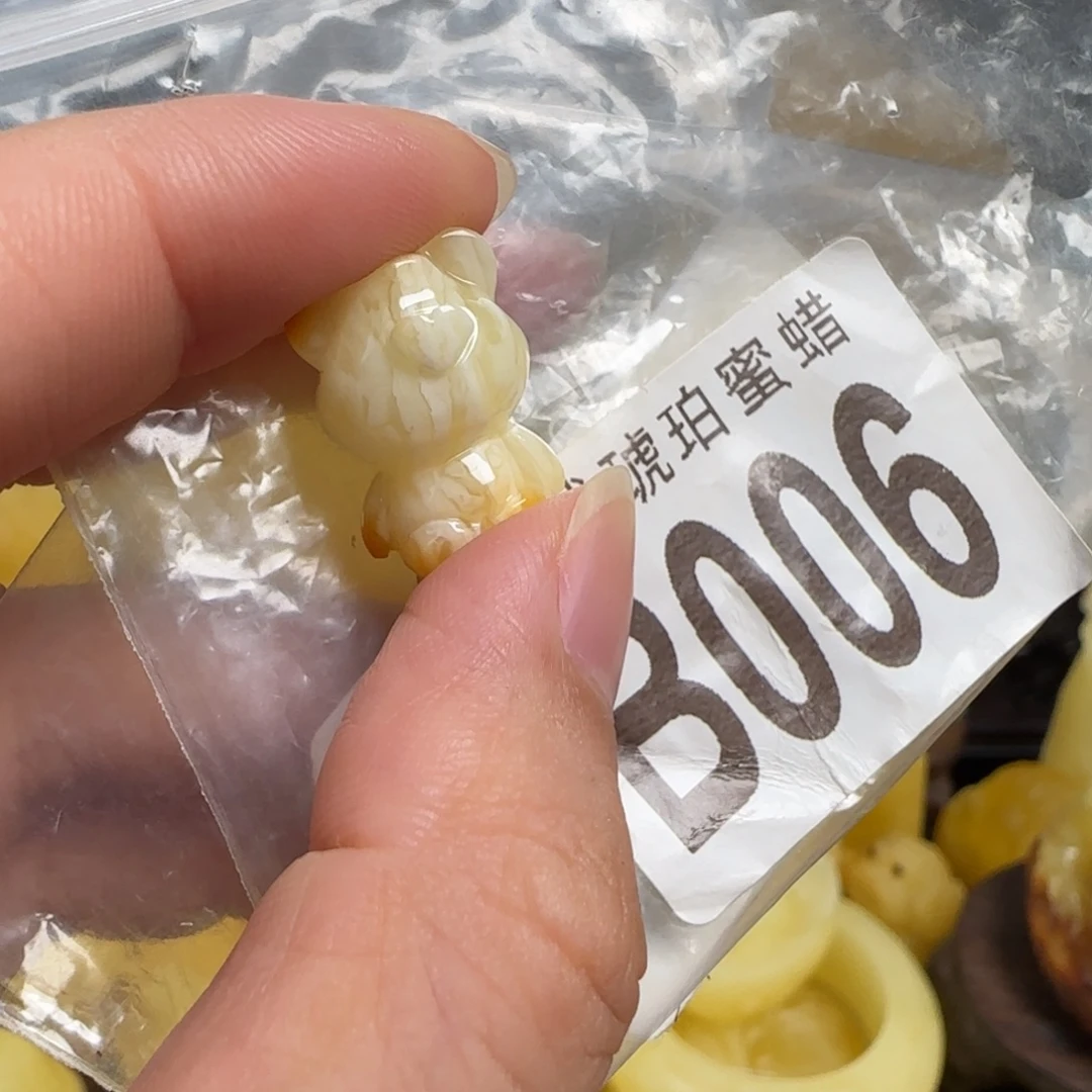 蜜蜡未镶嵌珠宝奇石