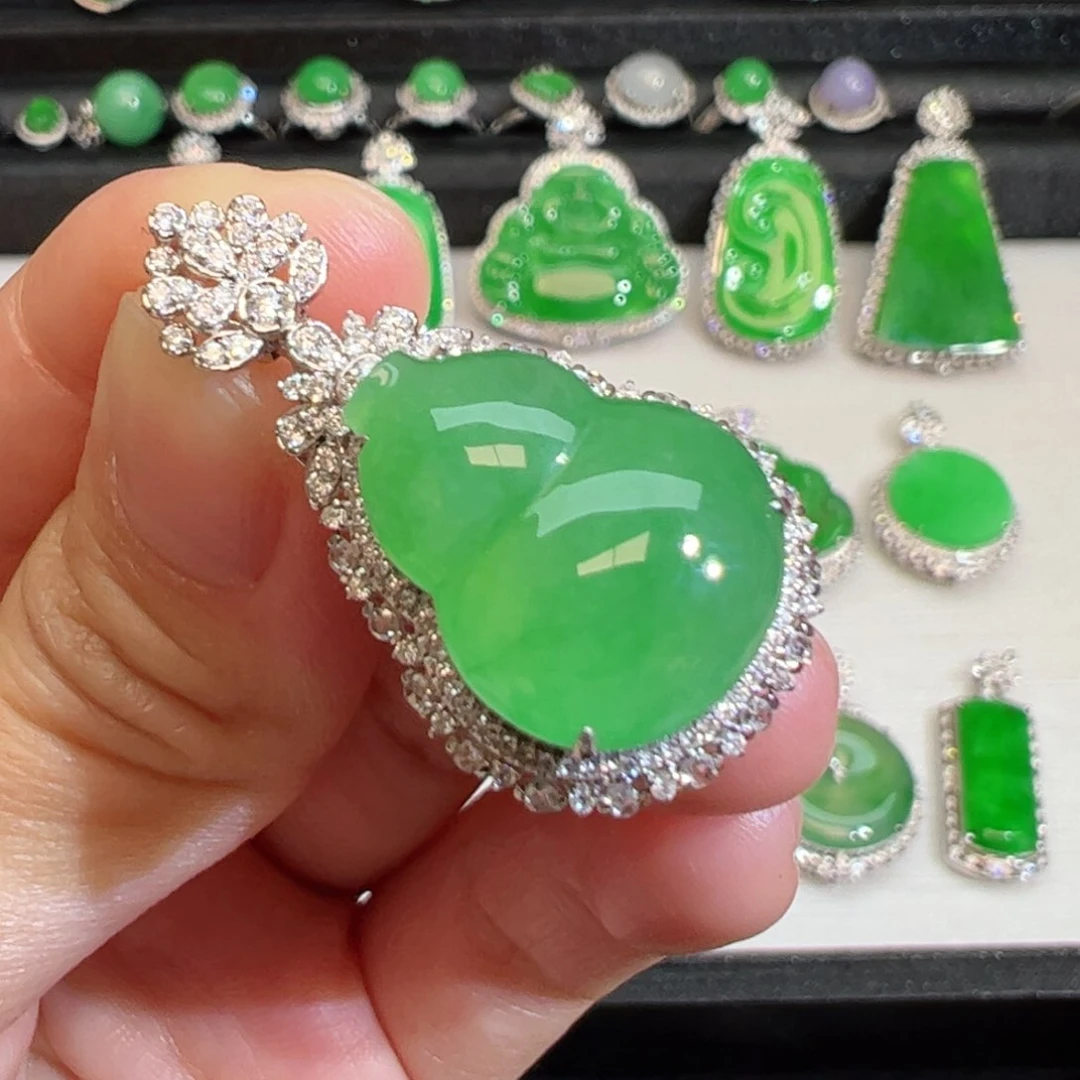 翡翠吊坠(不含链)18K金镶嵌