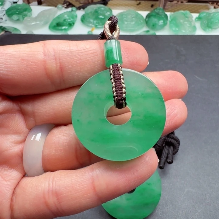 颈饰未镶嵌石英质玉喵**?