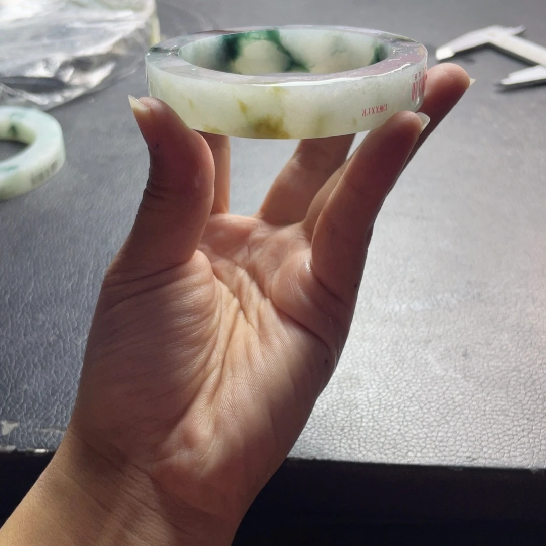 艺***全定制翡翠未镶嵌缅A翡翠多样性发一