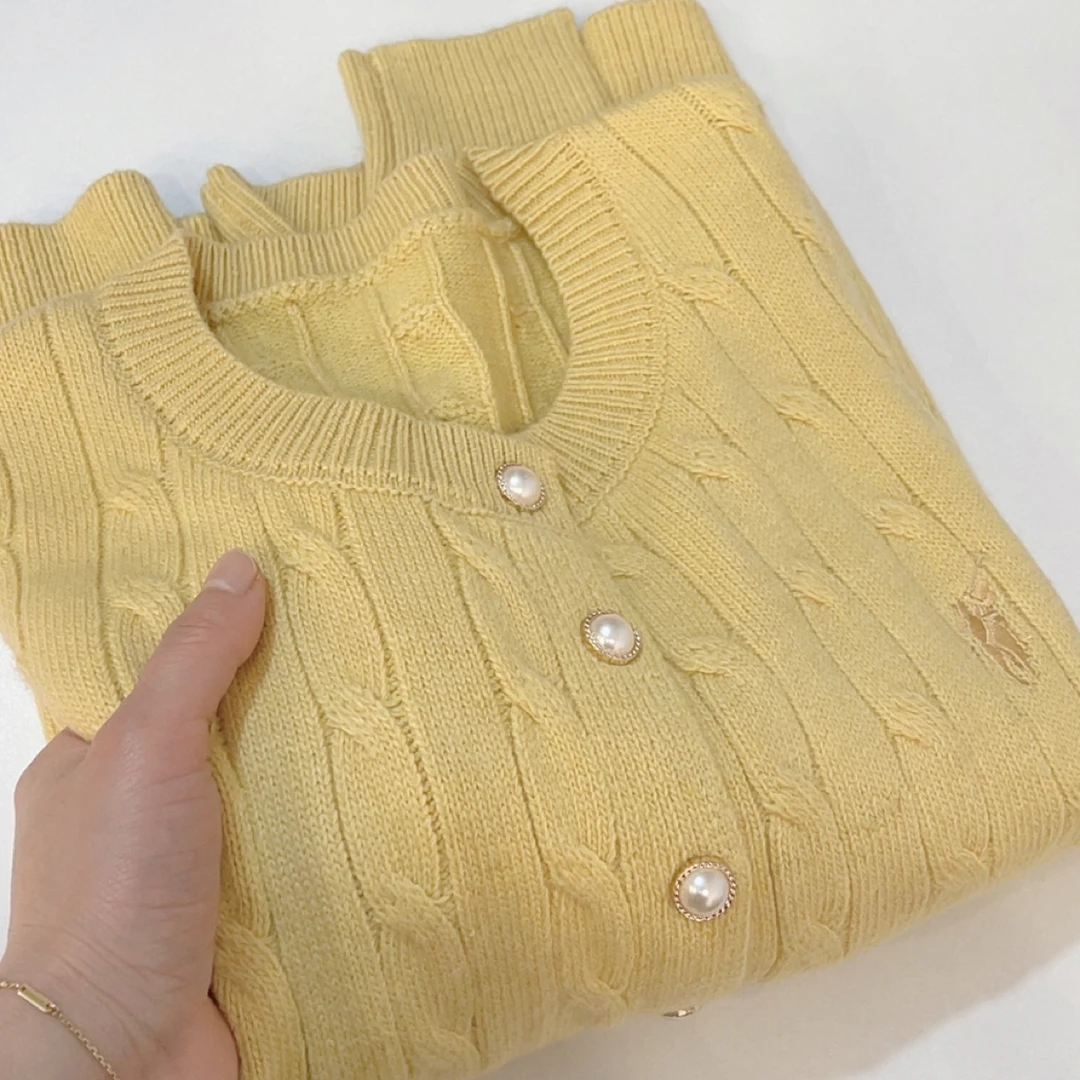 韩系精品！珍珠扣绞花小鸡黄圆领开衫女新款百搭Z032