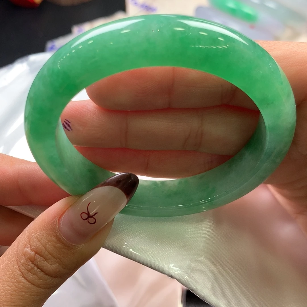 翡翠未镶嵌手镯50号冰绿满色