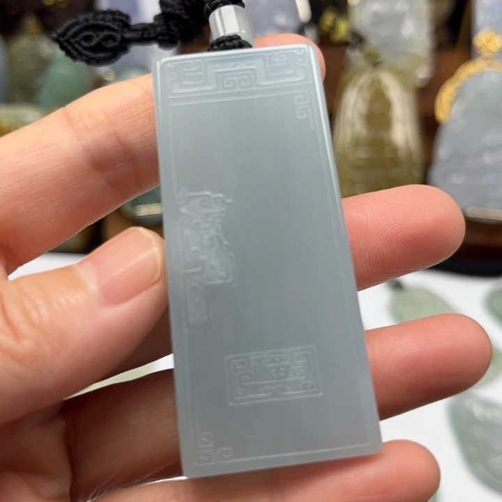 翡翠未镶嵌颈饰挂件