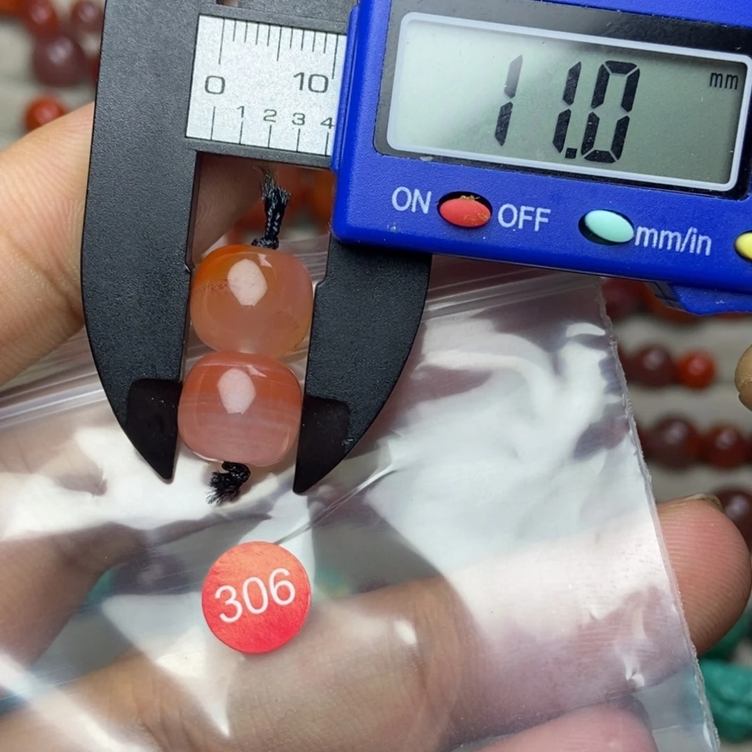 南红玛瑙未镶嵌有瑕疵