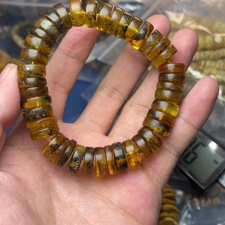 未镶嵌琥珀珠宝奇石