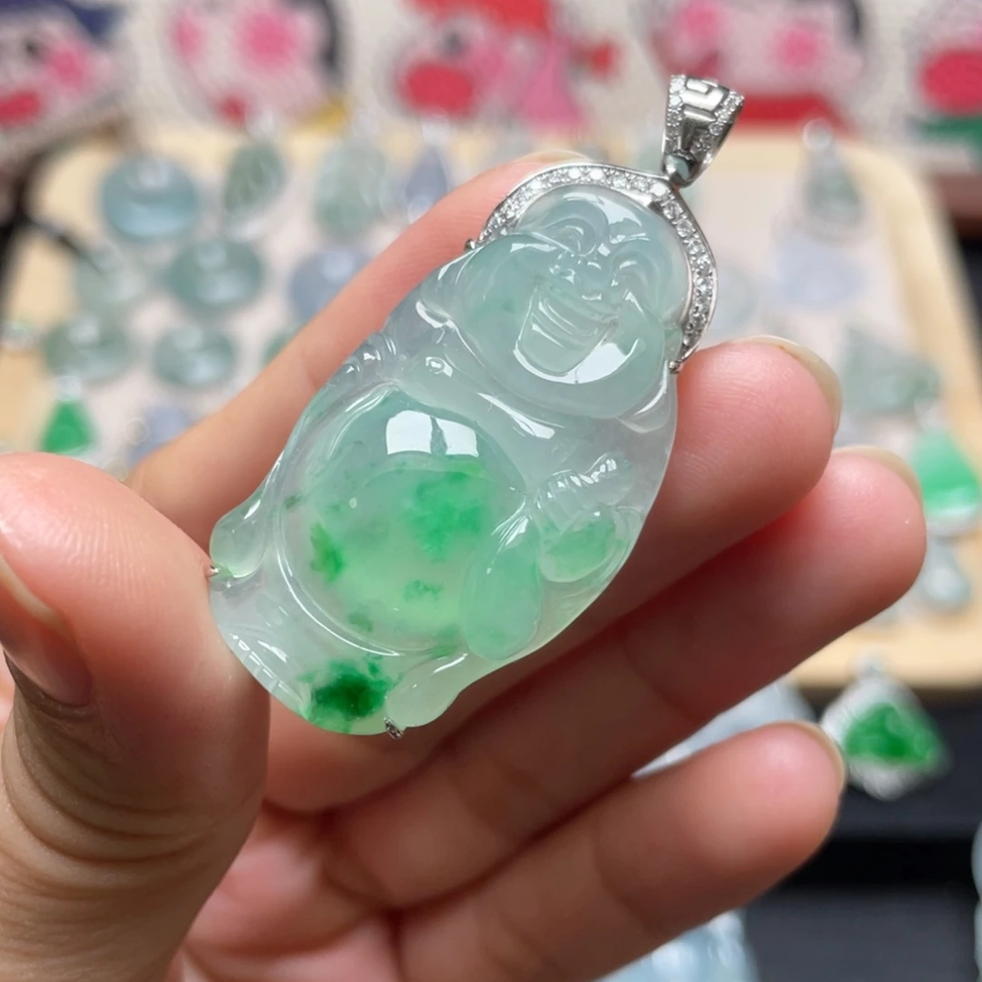 颈饰18K金镶嵌翡翠佛公