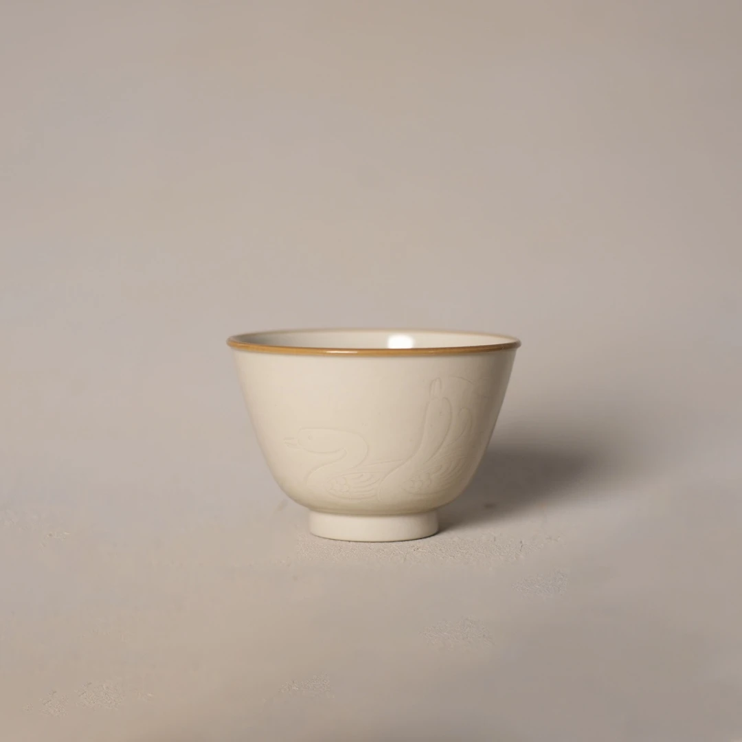 致鸣定白刻双凫图纹杯山屋沏精选景德镇纯手工瓷器主人杯