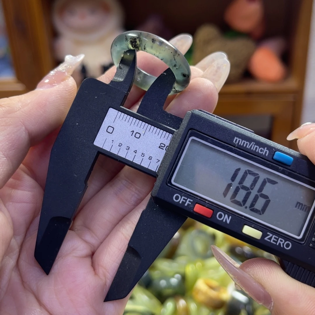 蛇纹石玉未镶嵌手镯68